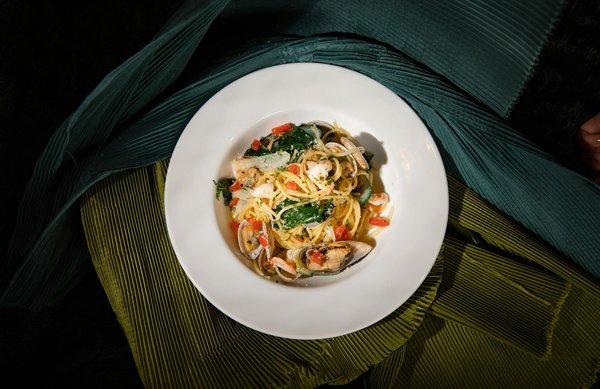 How Does AI Influence the Future of UK Technology?